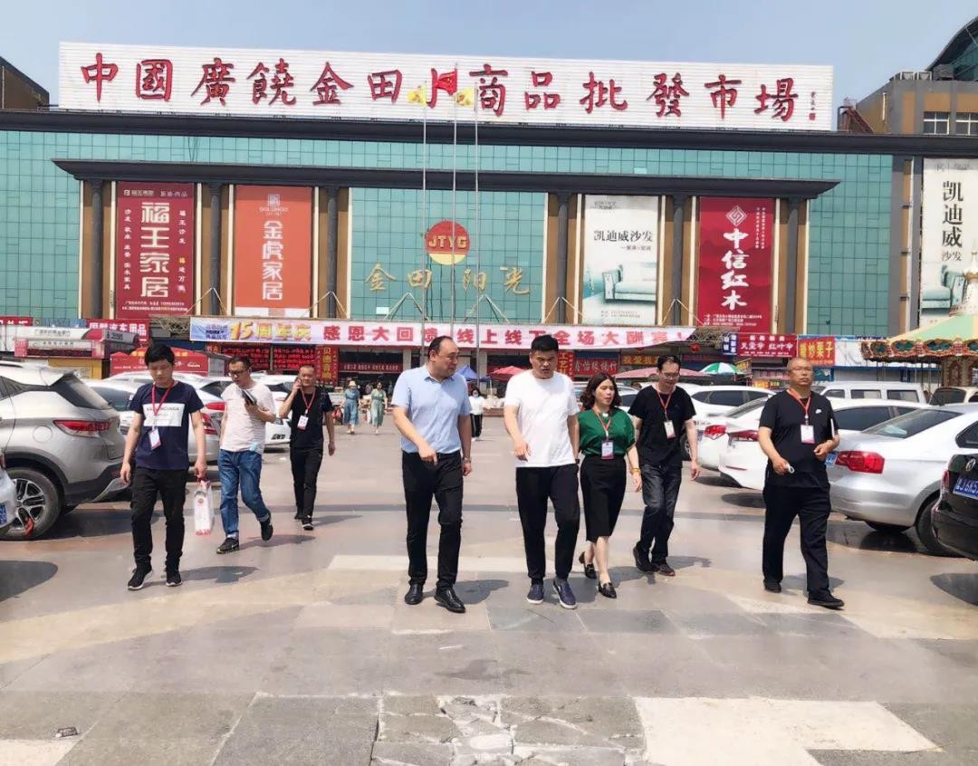 集团董事局主席金位海检查广饶金田小商品批发市场节庆经营情况